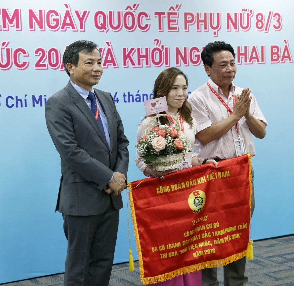 Công đoàn PV GAS chúc mừng, tôn vinh các nữ CBCNV nhân ngày 8/3