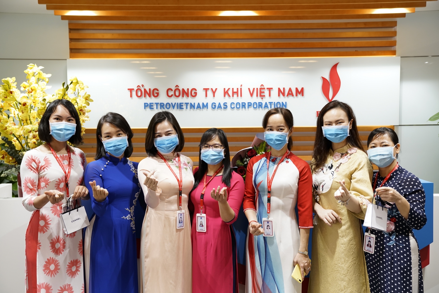 cong doan ban nu cong pv gas huong ung tuan le ao dai di san van hoa viet nam