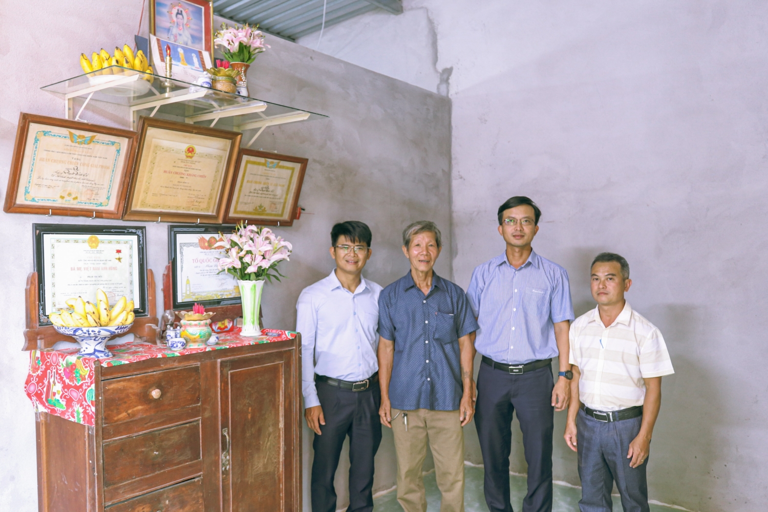  Ngôi nhà tình nghĩa vừa xây xong cho những gia đình cách mạng còn gặp nhiều khó khăn