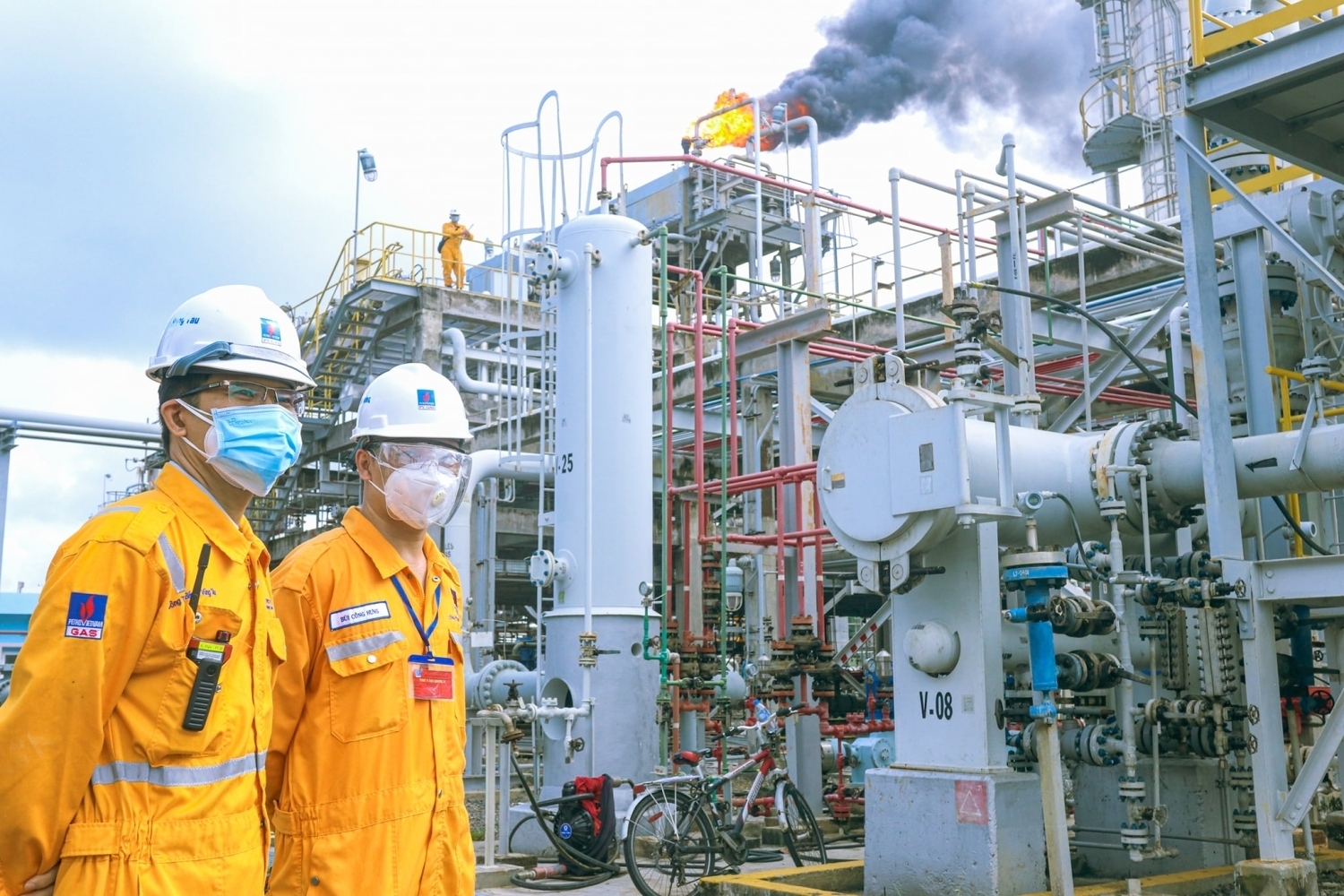 Cổ phiếu Dầu khí liên tục tăng cao trước đà tăng của giá dầu