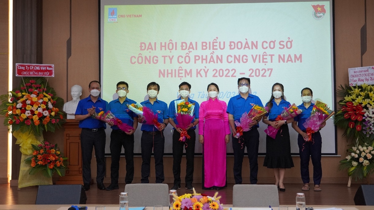 BCH Đoàn cơ sở nhiệm kỳ mới ra mắt Đại hội