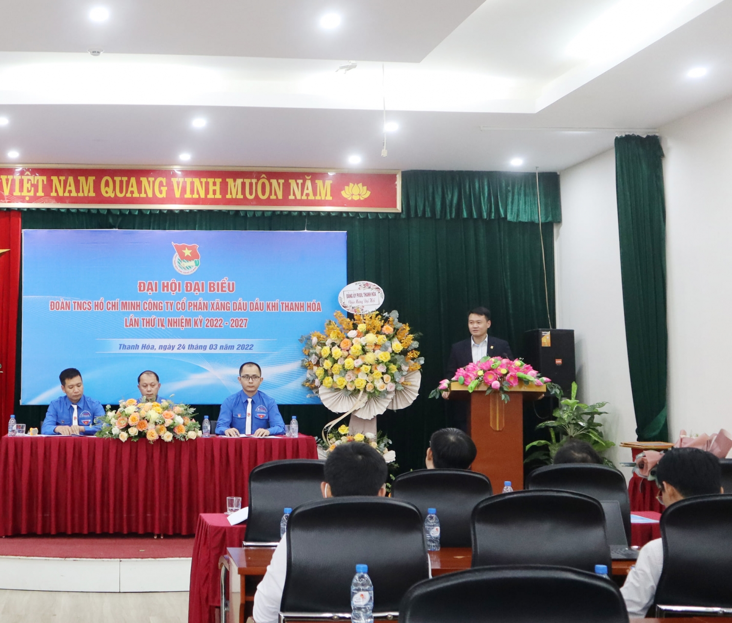 Đồng chí Lê Trung Hưng - Bí thư Đảng ủy, Giám đốc Công ty phát biểu chỉ đạo Đại hội