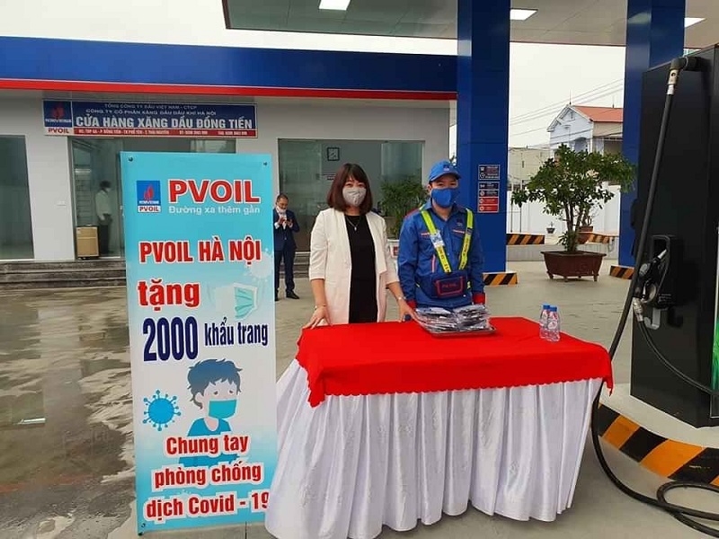 pvoil khai truong 2 cua hang xang dau moi