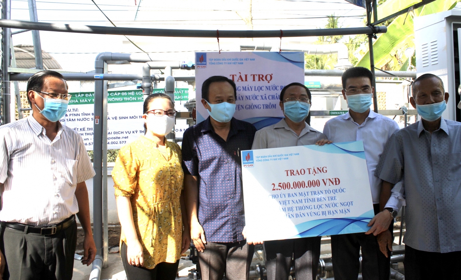 pv gas trao tang 2 he thong loc nuoc cho tinh ben tre