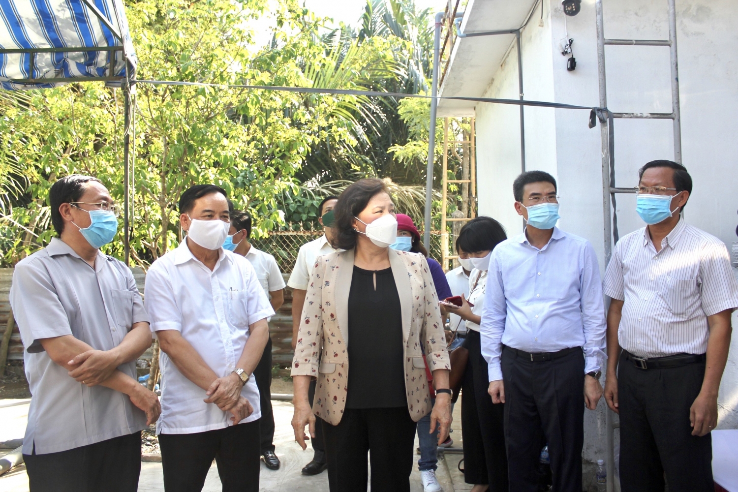 pv gas trao tang 2 he thong loc nuoc cho tinh ben tre