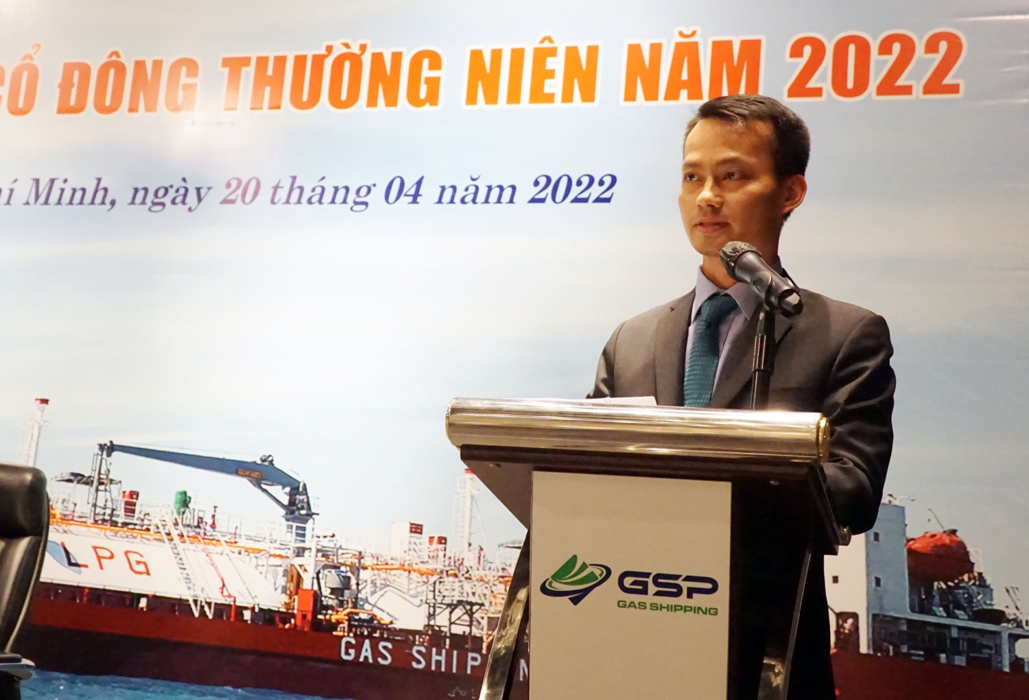 Ông Đoàn Đức Trọng - Giám đốc Gas Shipping báo cáo về hoạt động SXKD của Công ty