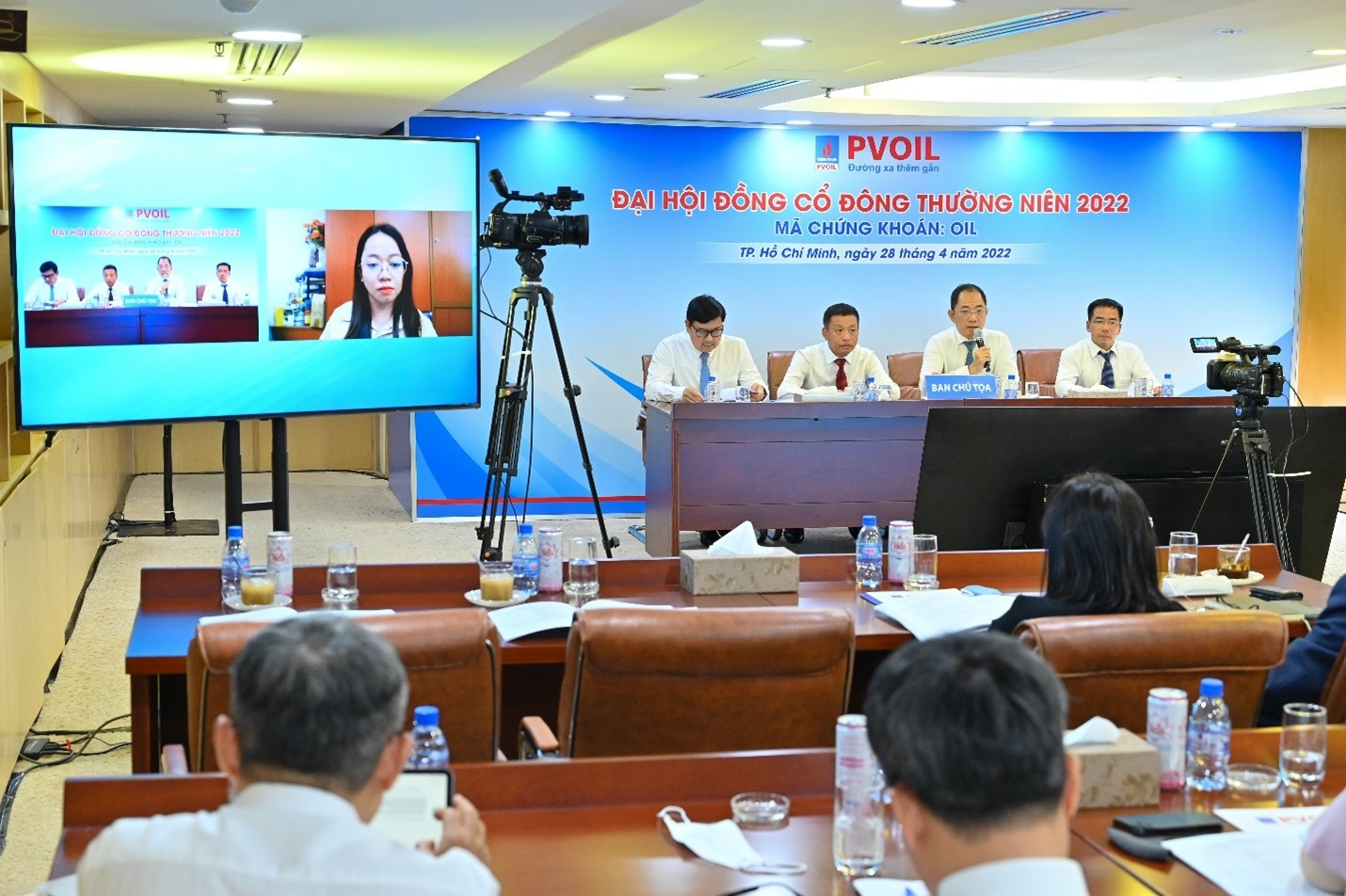 Cổ đông đặt câu hỏi với Ban Chủ tọa qua hệ thống trực tuyến