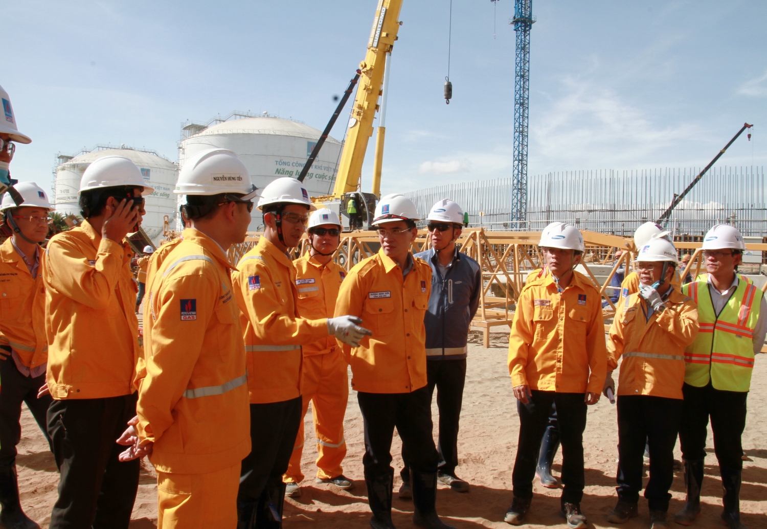 tong giam doc pv gas kiem tra va trien khai cong tac tren cong truong cac du an trong diem