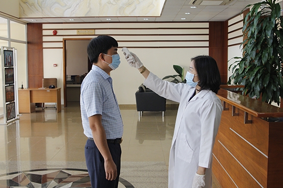 Đo nhiệt độ, hướng dẫn cách phòng tránh dịch Covid -19