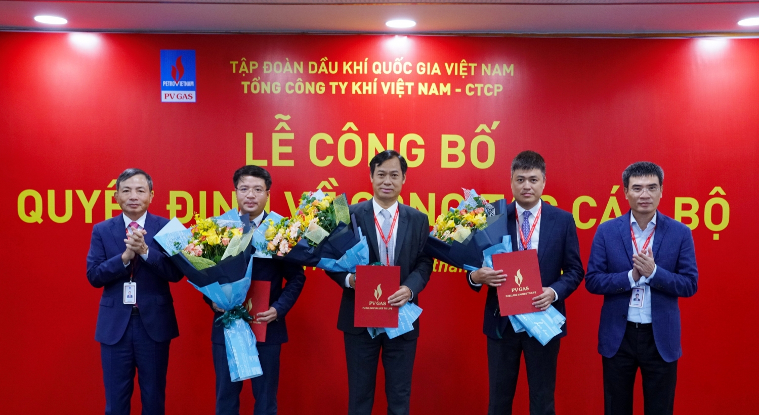 Trao quyết định của Công đoàn Dầu khí Việt Nam công nhận chức danh Chủ tịch Công đoàn Tổng công ty Khí Việt Nam, nhiệm kỳ 2017-2022 đối với đồng chí Trần Xuân Thành (đứng giữa) Trao quyết định của Công đoàn Dầu khí Việt Nam công nhận chức danh Chủ tịch Công đoàn Tổng công ty Khí Việt Nam, nhiệm kỳ 2017-2022 đối với đồng chí Trần Xuân Thành (đứng giữa)