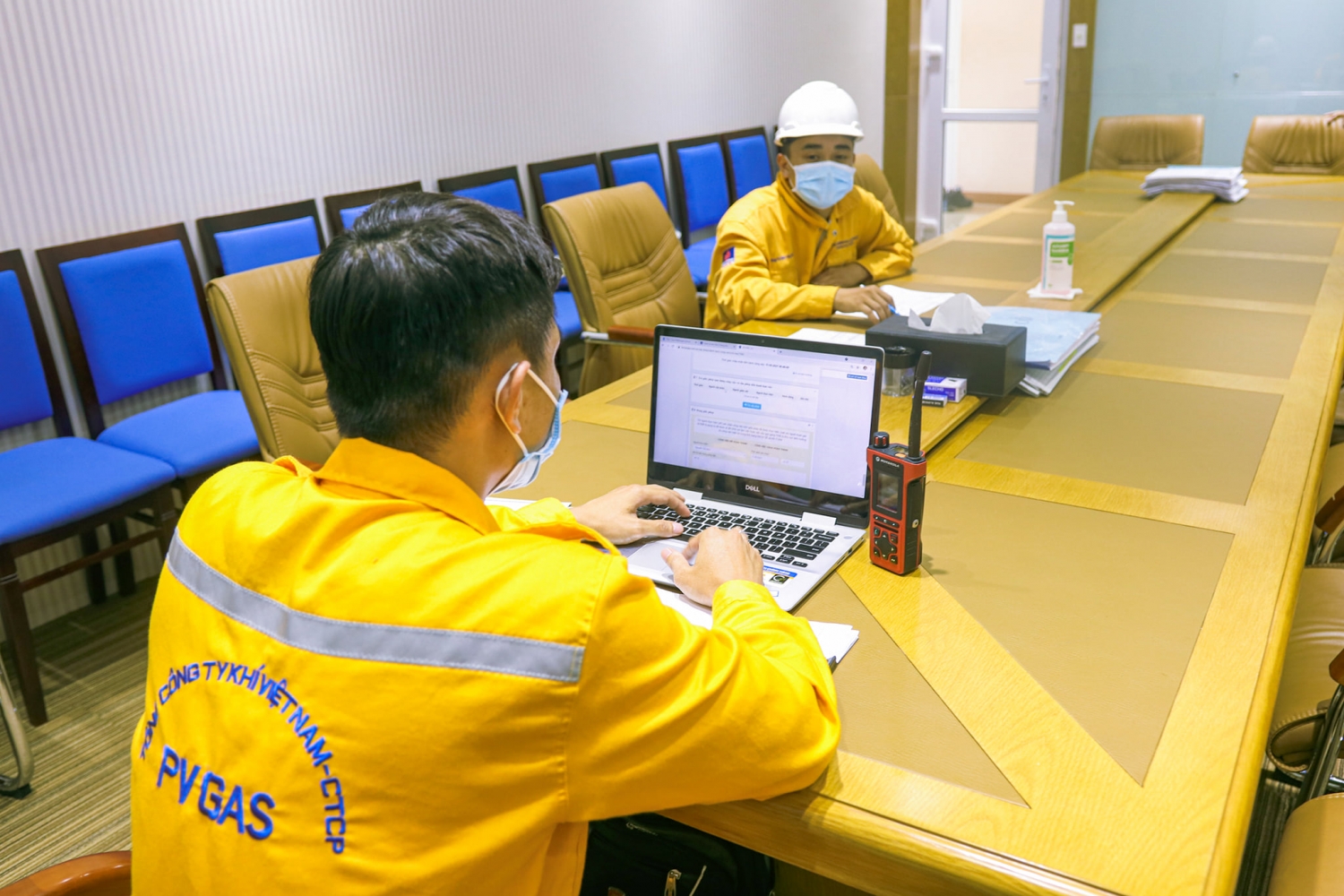 Chùm ảnh: Nghiêm túc thực hiện các quy định phòng chống dịch COVID tại Công ty Chế biến khí Vũng Tàu
