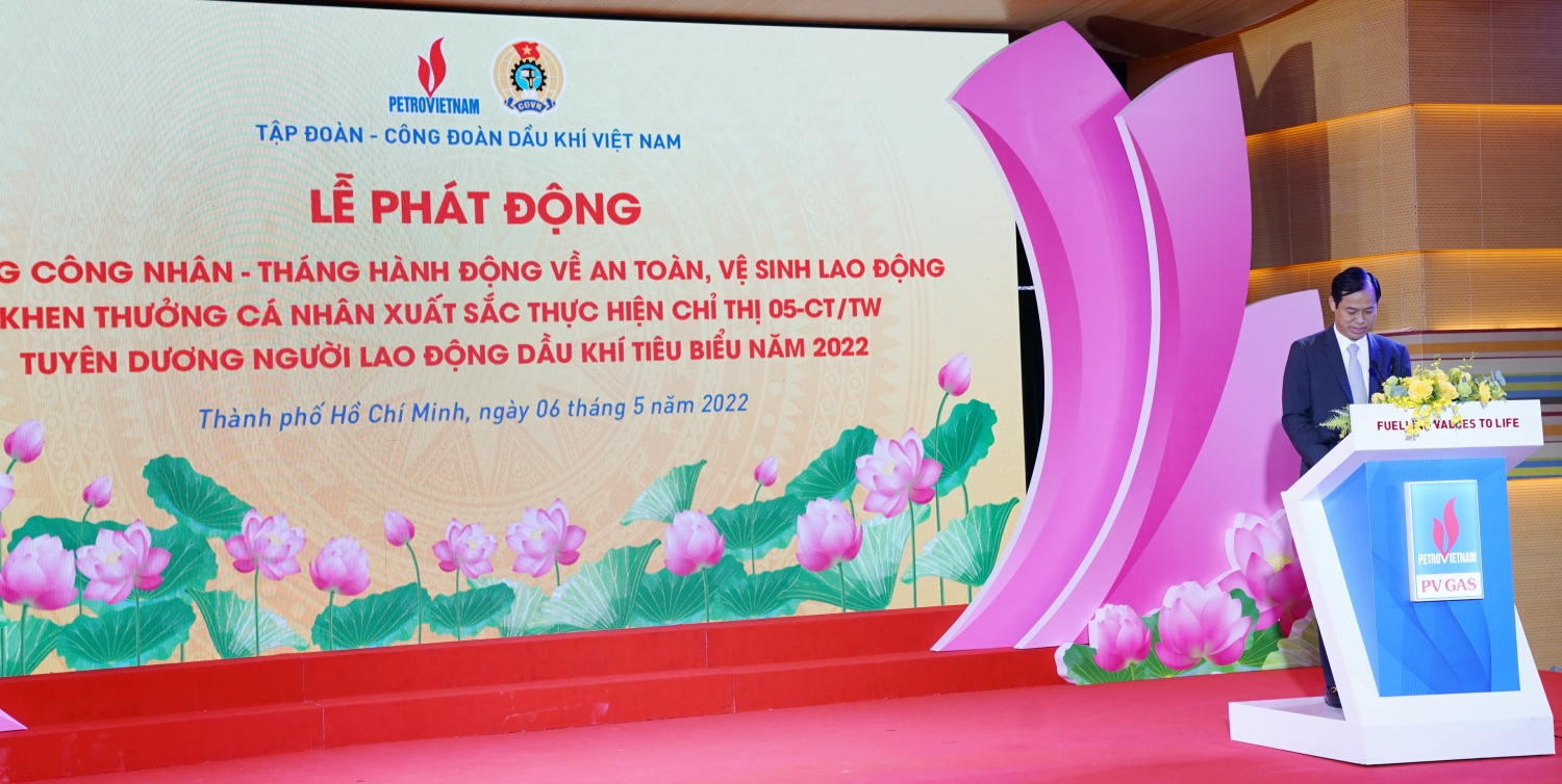 hủ tịch Công đoàn PV GAS Trần Xuân Thành đại diện các công đoàn trực thuộc ngành phát biểu hưởng ứng Lễ phát động Tháng Công nhân, Tháng Hành động về ATVSLĐ năm 2022 của Công đoàn DKVN