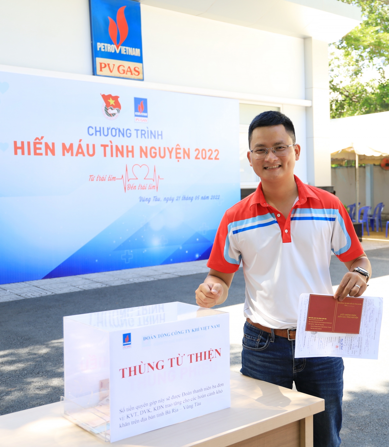 Hầu hết các tình nguyện viên đều ủng hộ từ thiện số tiền và quà tặng nhận được từ Chương trình theo quy định về hiến máu