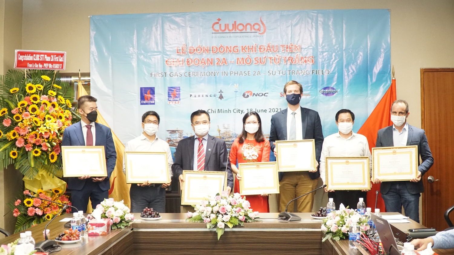 Trao Bằng khen của Tổng Giám đốc Petrovietnam cho các tập thể, cá nhân