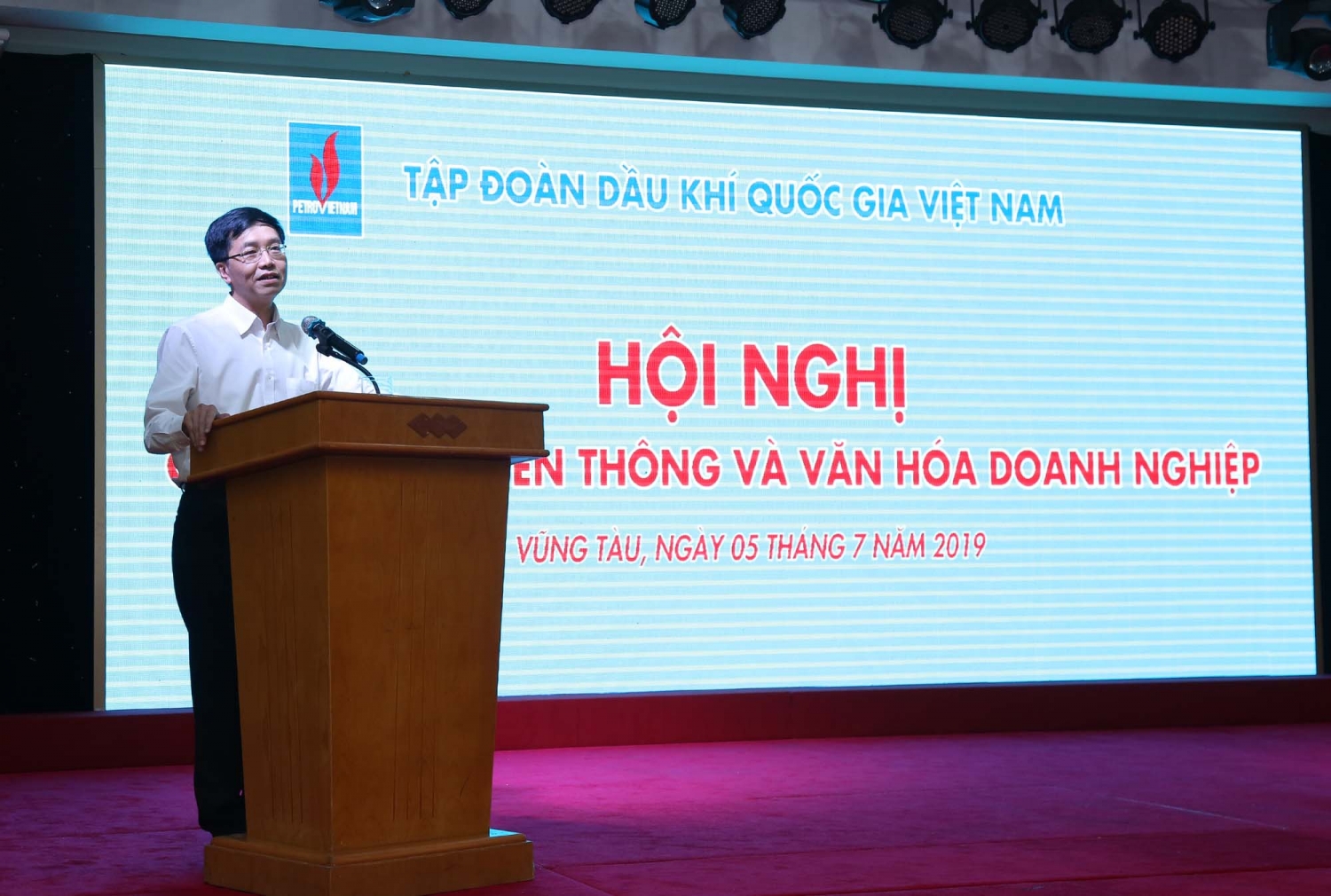 chuyen nghiep va sang tao trong truyen thong va xay dung van hoa doanh nghiep