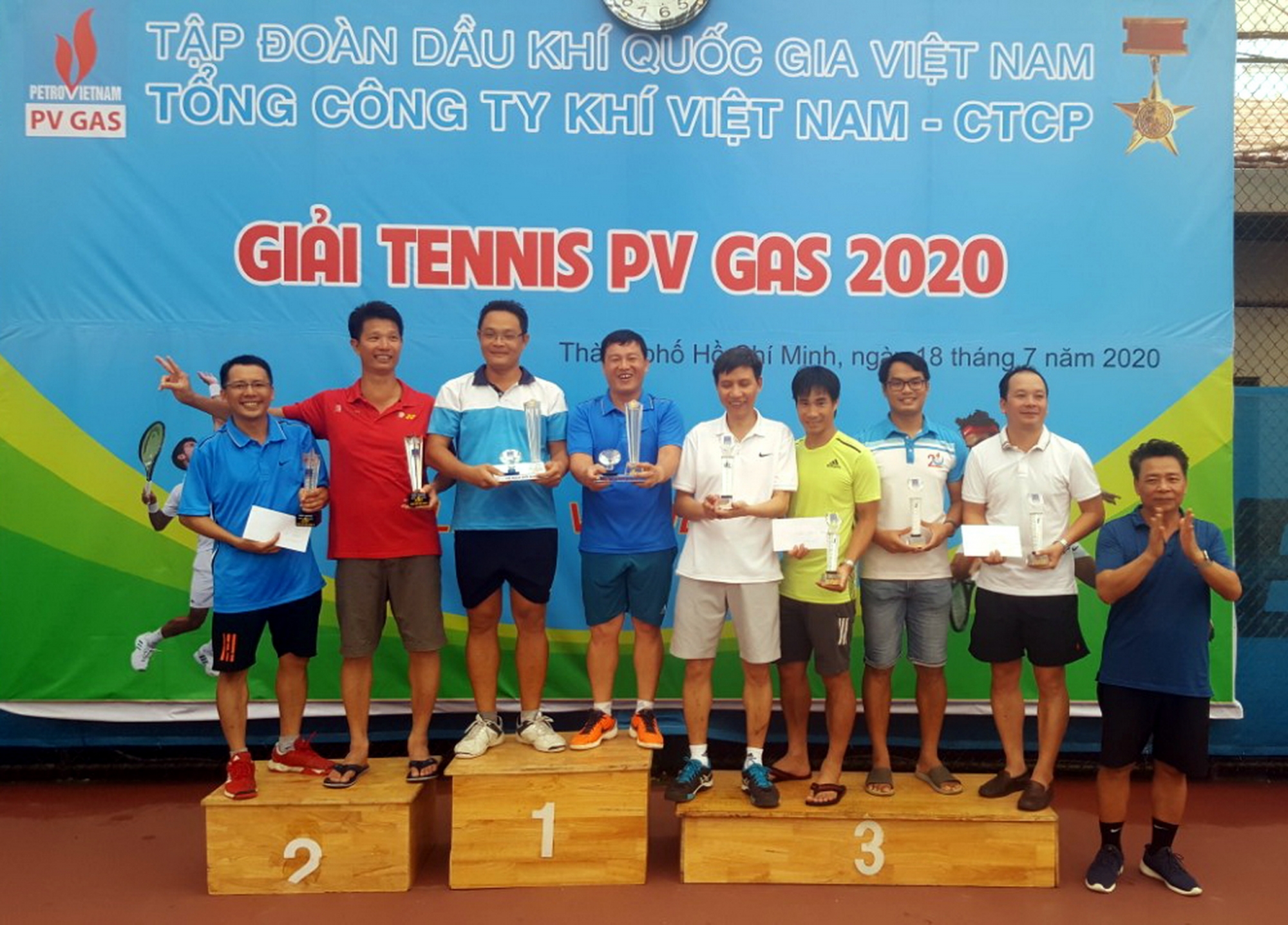 gan 100 van dong vien tham gia giai tennis thuong nien pv gas 2020