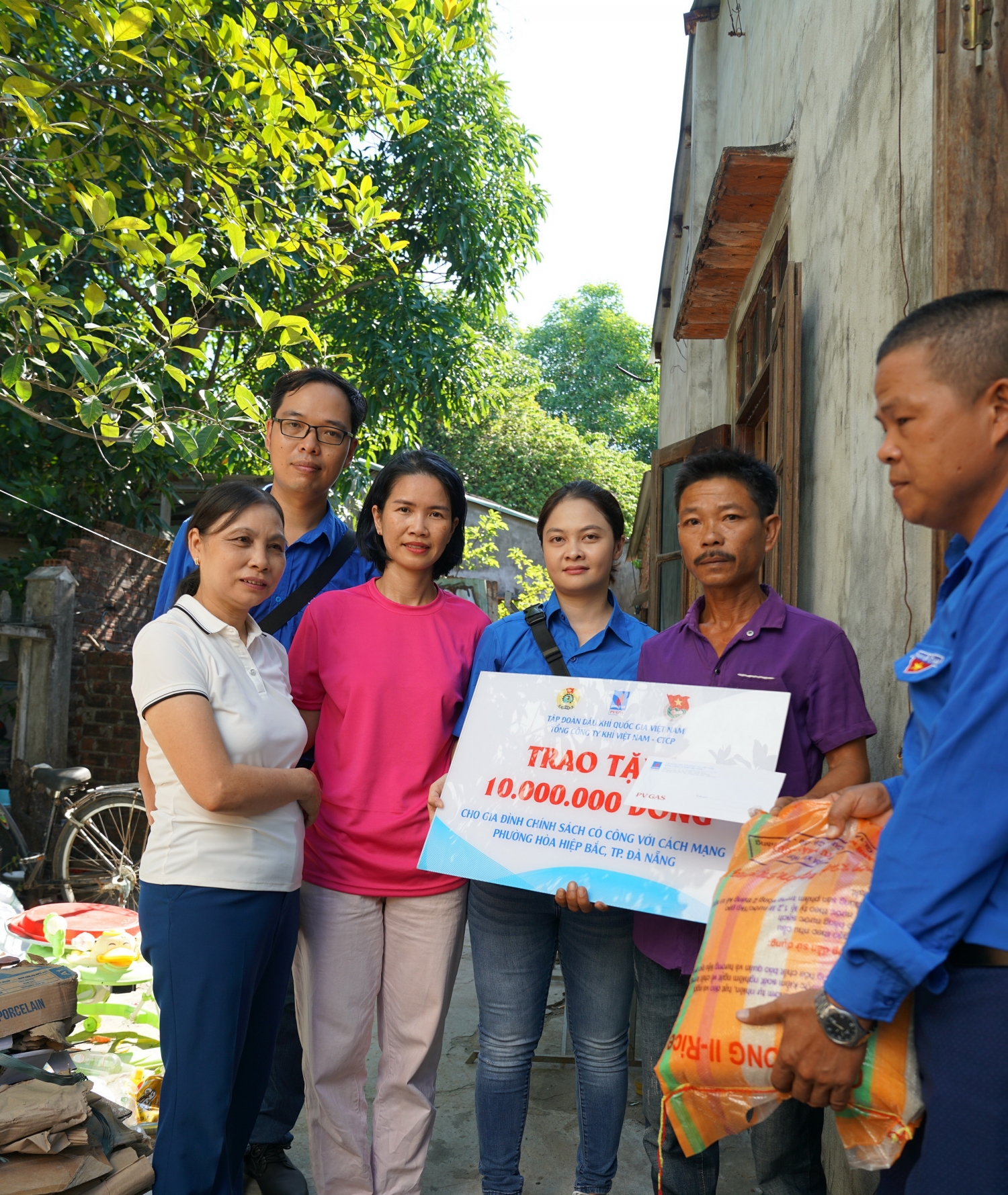 PV GAS thăm hỏi các gia đình chính sách nhân ngày Thương binh – Liệt sĩ