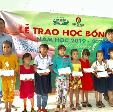 Tiếp sức đến trường, trao học bổng “Đạm Cà Mau - Hạt Ngọc Mùa Vàng