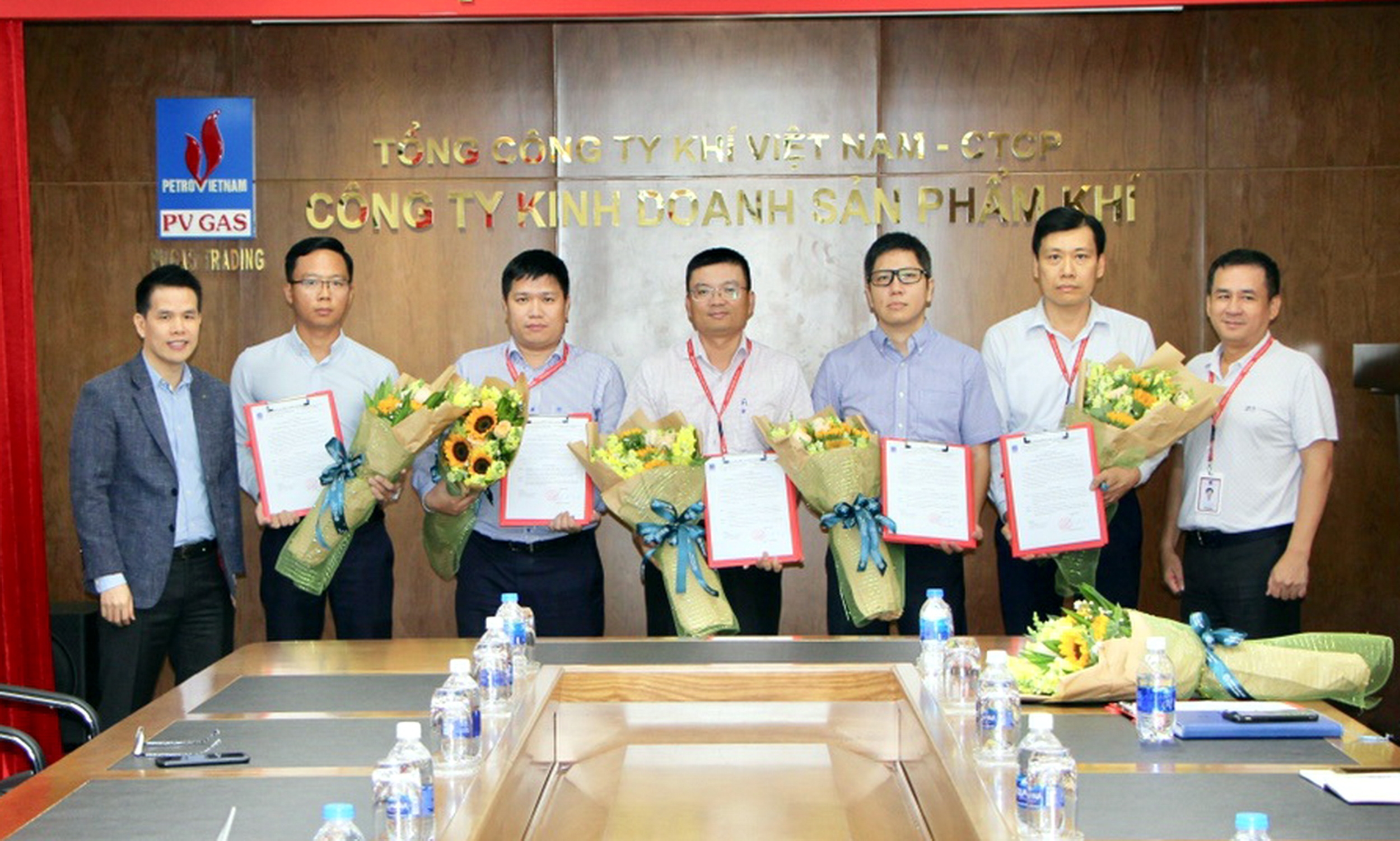 cong ty kinh doanh san pham khi bo nhiem can bo quan ly