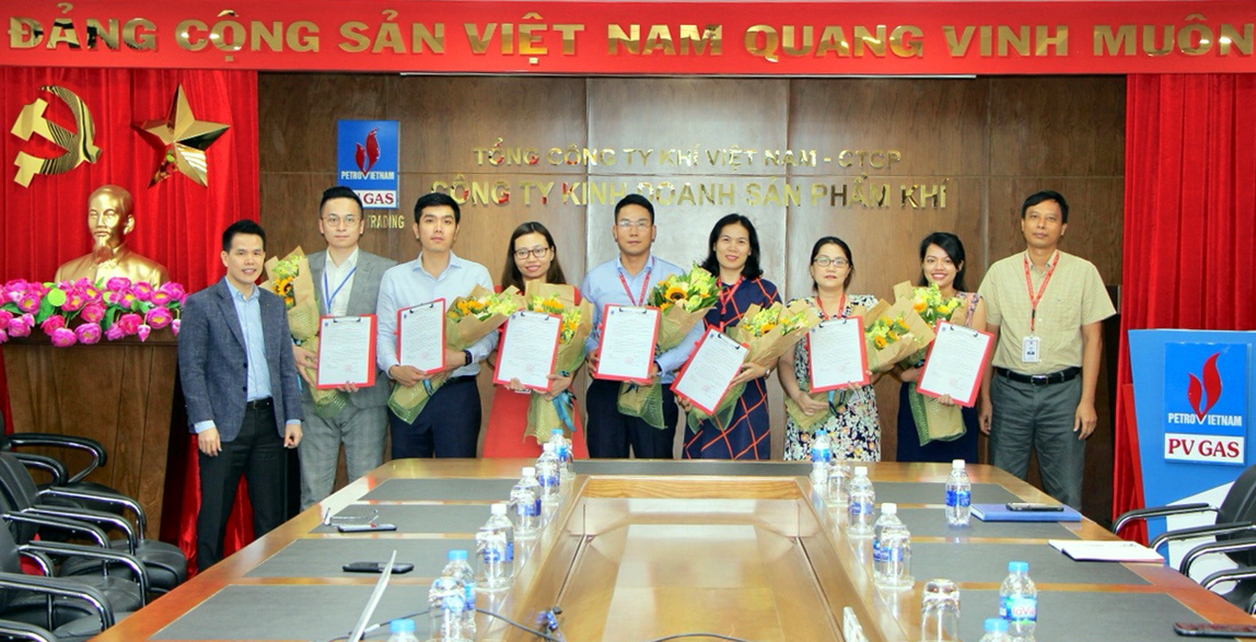 cong ty kinh doanh san pham khi bo nhiem can bo quan ly
