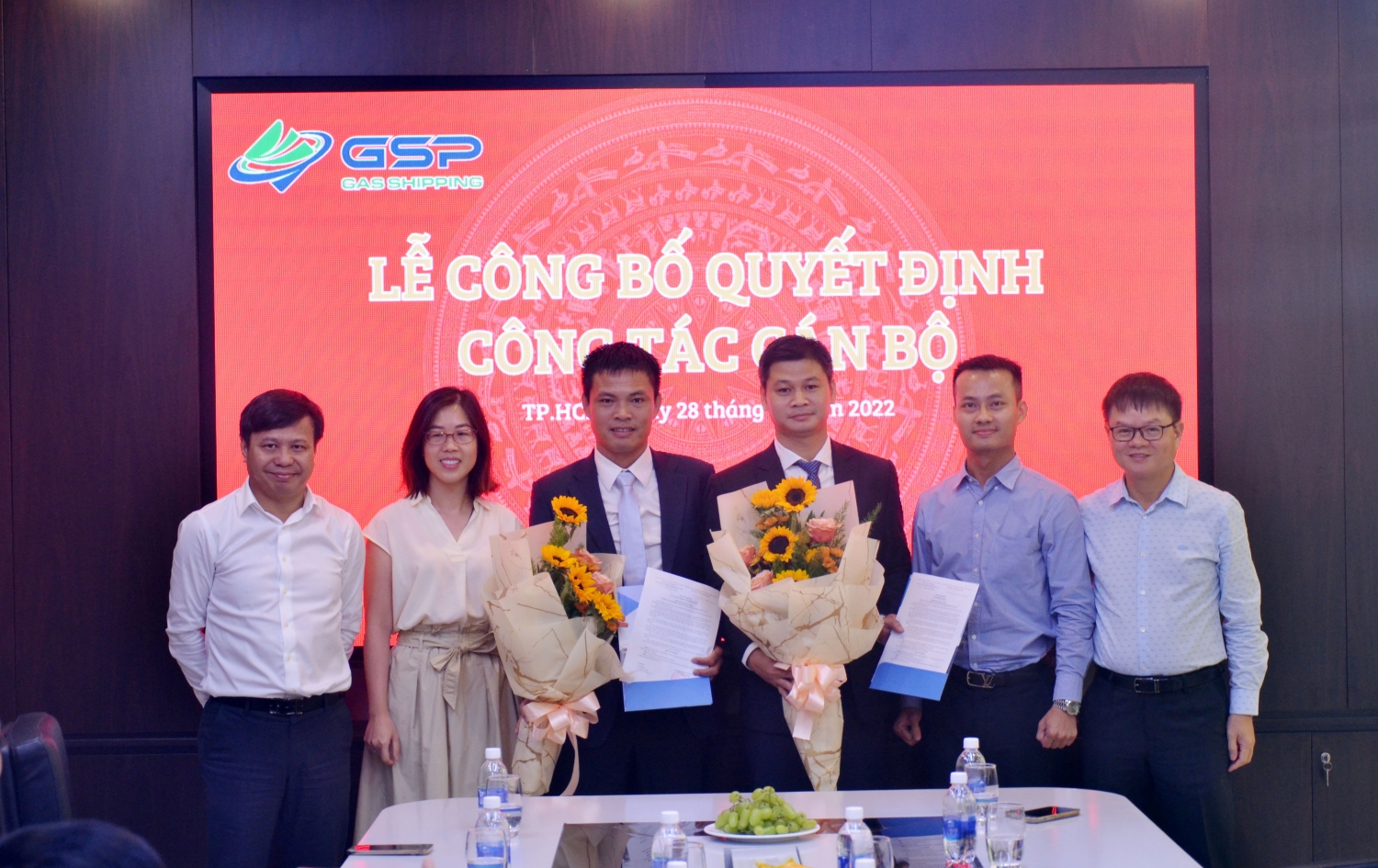 Trao Quyết định và chúc mừng 2 cán bộ được bổ nhiệm Phó Tổng Giám đốc Gas Shipping