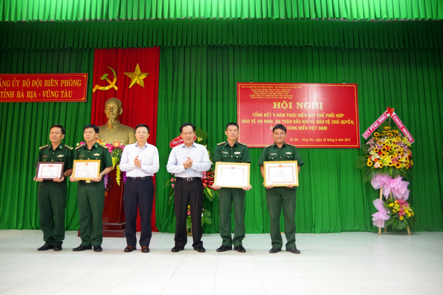 phoi hop bao ve an ninh an toan dau khi va bao ve chu quyen an ninh vung bien ba ria vung tau