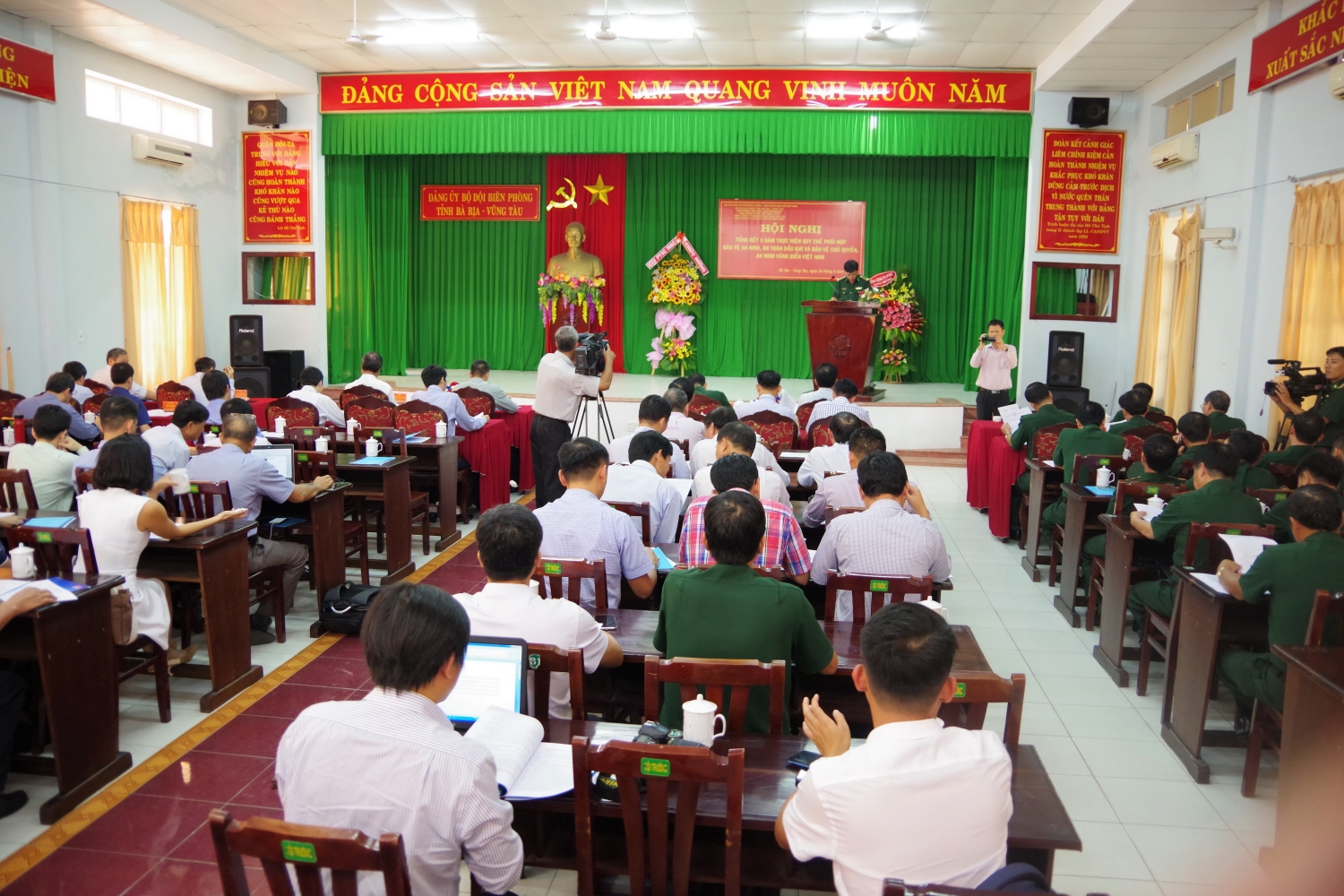 phoi hop bao ve an ninh an toan dau khi va bao ve chu quyen an ninh vung bien ba ria vung tau