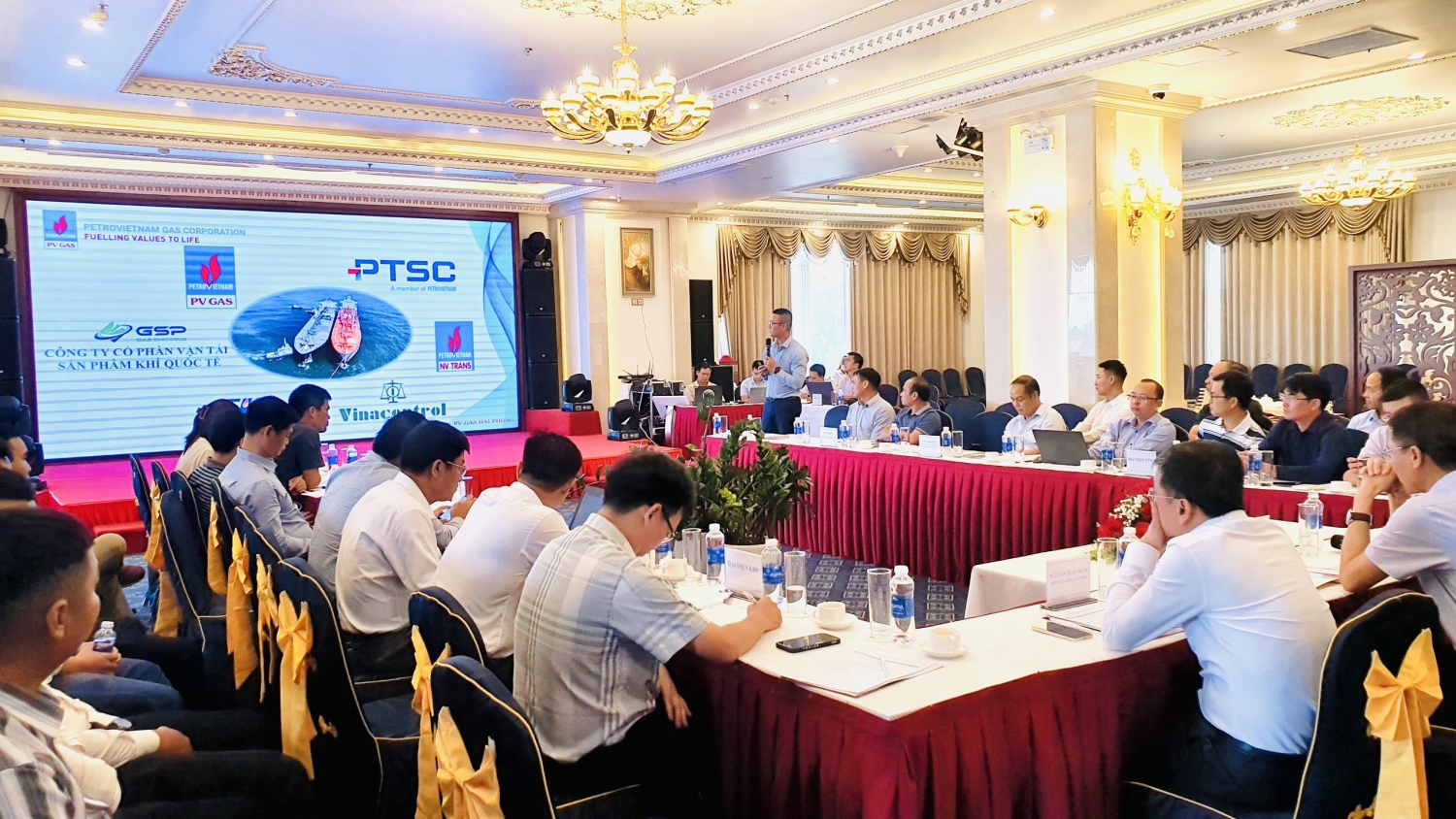 Ảnh 1: Toàn cảnh buổi hội thảo