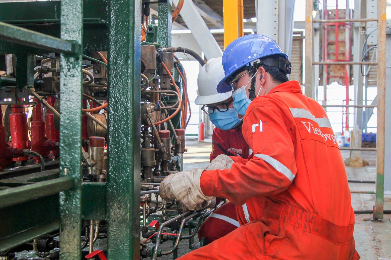 Petrovietnam: Hành trình vượt bão ngoạn mục