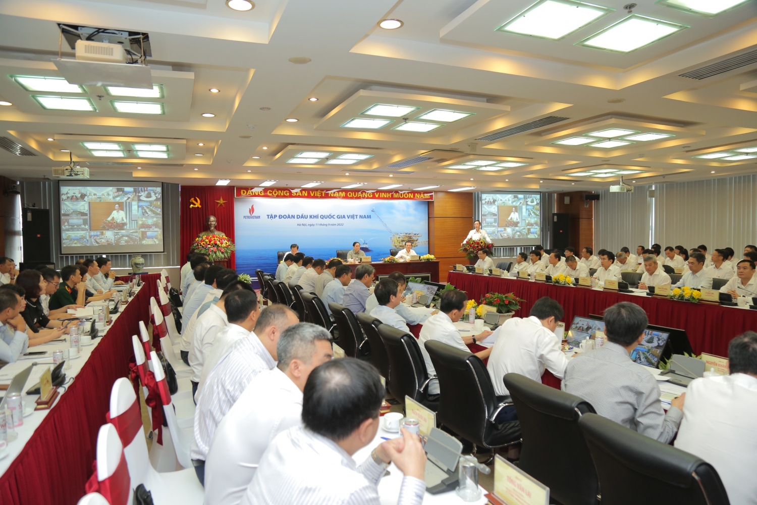 Thủ tướng Chính phủ Phạm Minh Chính làm việc với Petrovietnam