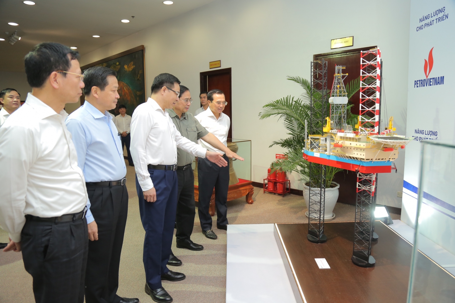 Thủ tướng Chính phủ Phạm Minh Chính làm việc với Petrovietnam