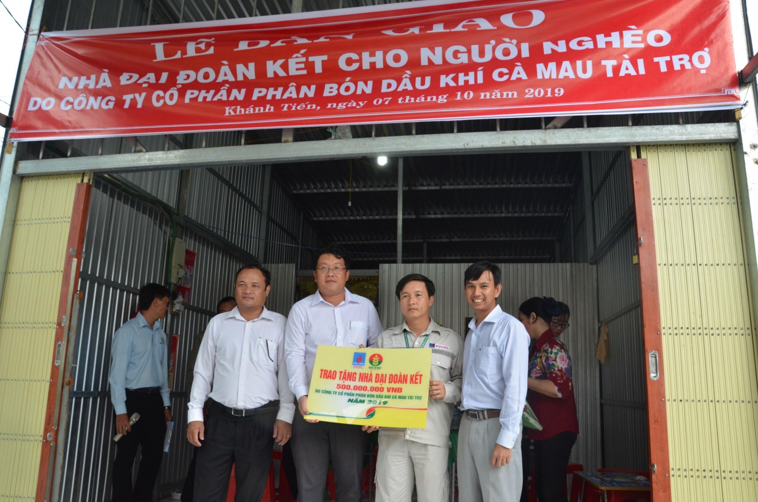 dam ca mau trao 10 nha dai doan ket cho ho ngheo huyen u minh ca mau