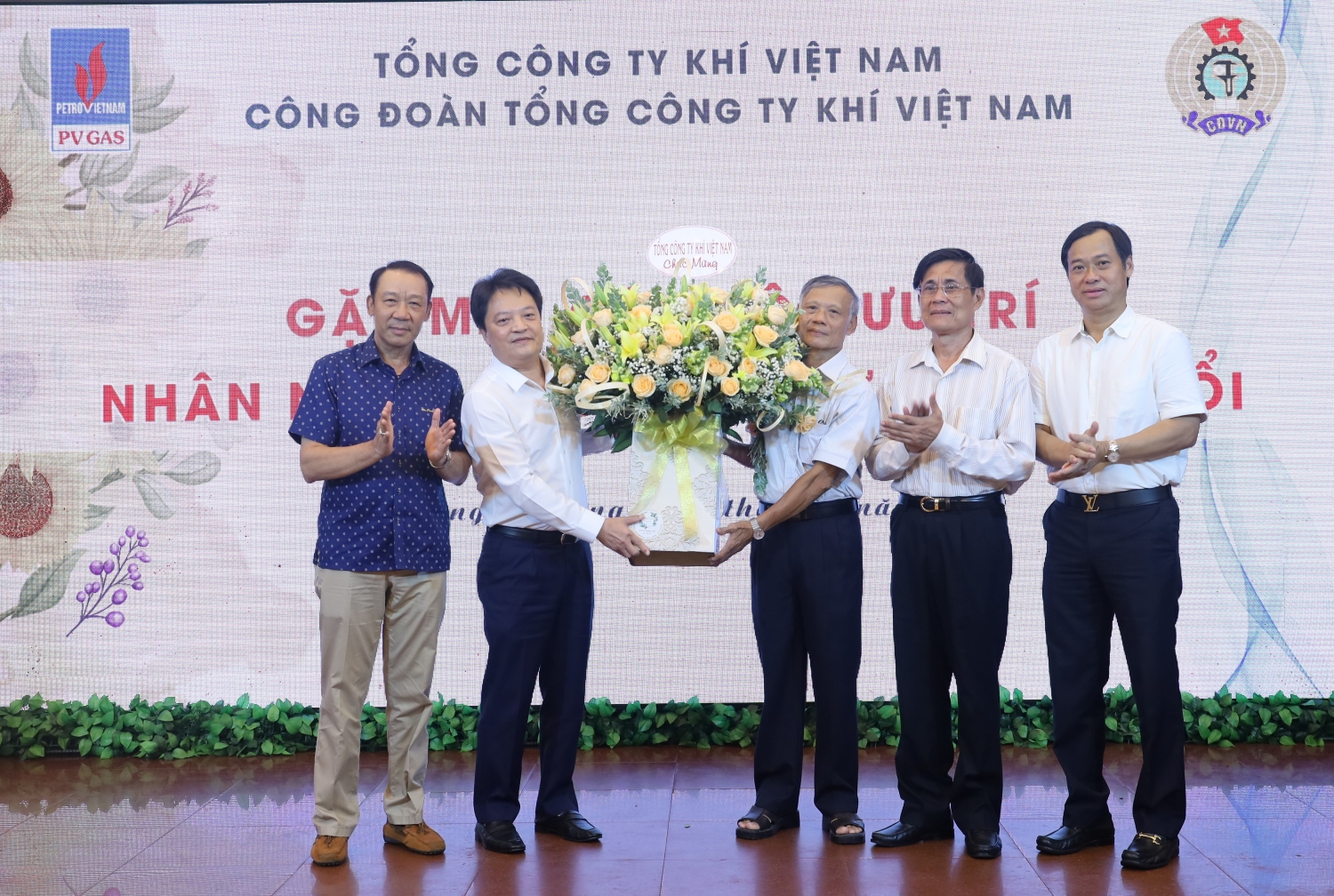 ác đồng chí Lãnh đạo chúc mừng Hội Người cao tuổi PV GAS nhân ngày 1/10/2022  