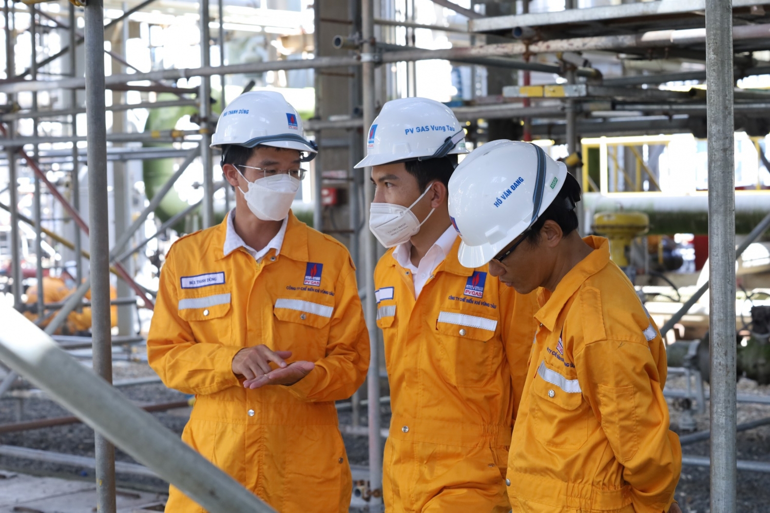 Tính đến 23h45’ ngày 28/09/2022, hai đơn vị KVT, DVK và các nhà thầu đã cùng phối hợp hoàn thành 78/78 đầu việc (Trong đó có 17 đầu việc BDSC thường xuyên; 32 đầu việc bảo dưỡng ngăn ngừa; 04 đầu việc kiểm định hiệu chuẩn; 25 đầu việc BDSC đột xuất), đạt 100% Kế hoạch, vượt tiến độ 16h15’ so với kế hoạch ban đầu là 16h00 ngày 29/09/2022.