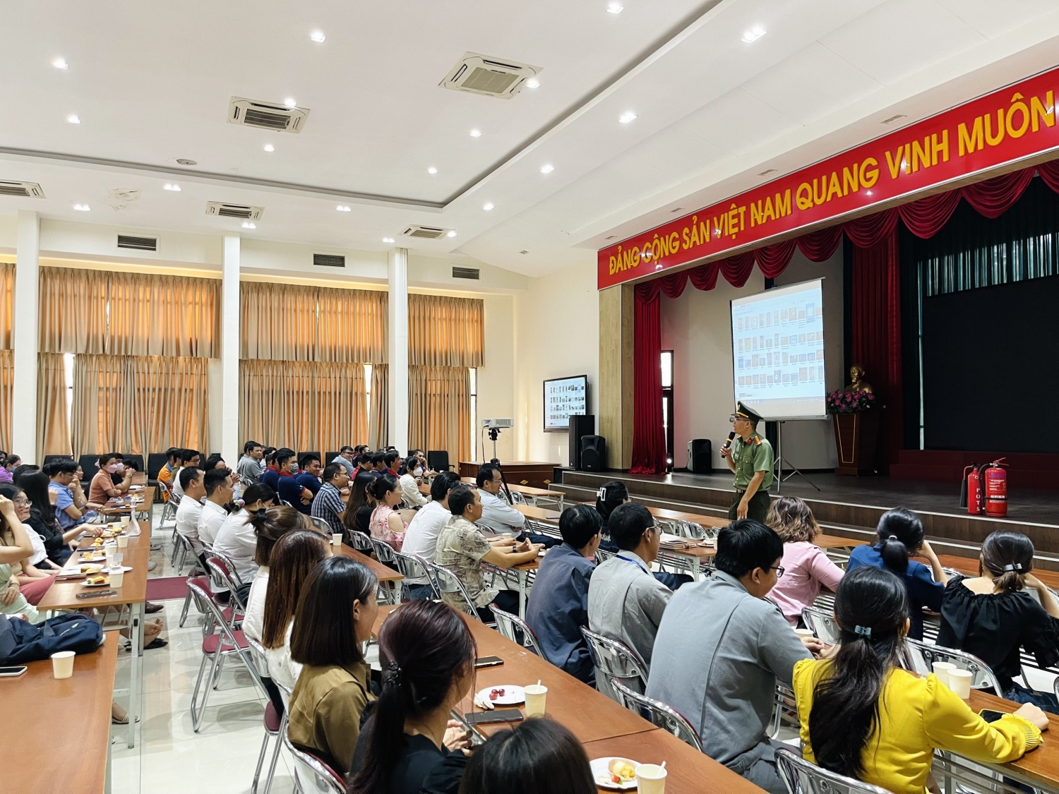 PETROSETCO tăng cường trang bị kiến thức, kỹ năng PCCC cho CBCNV