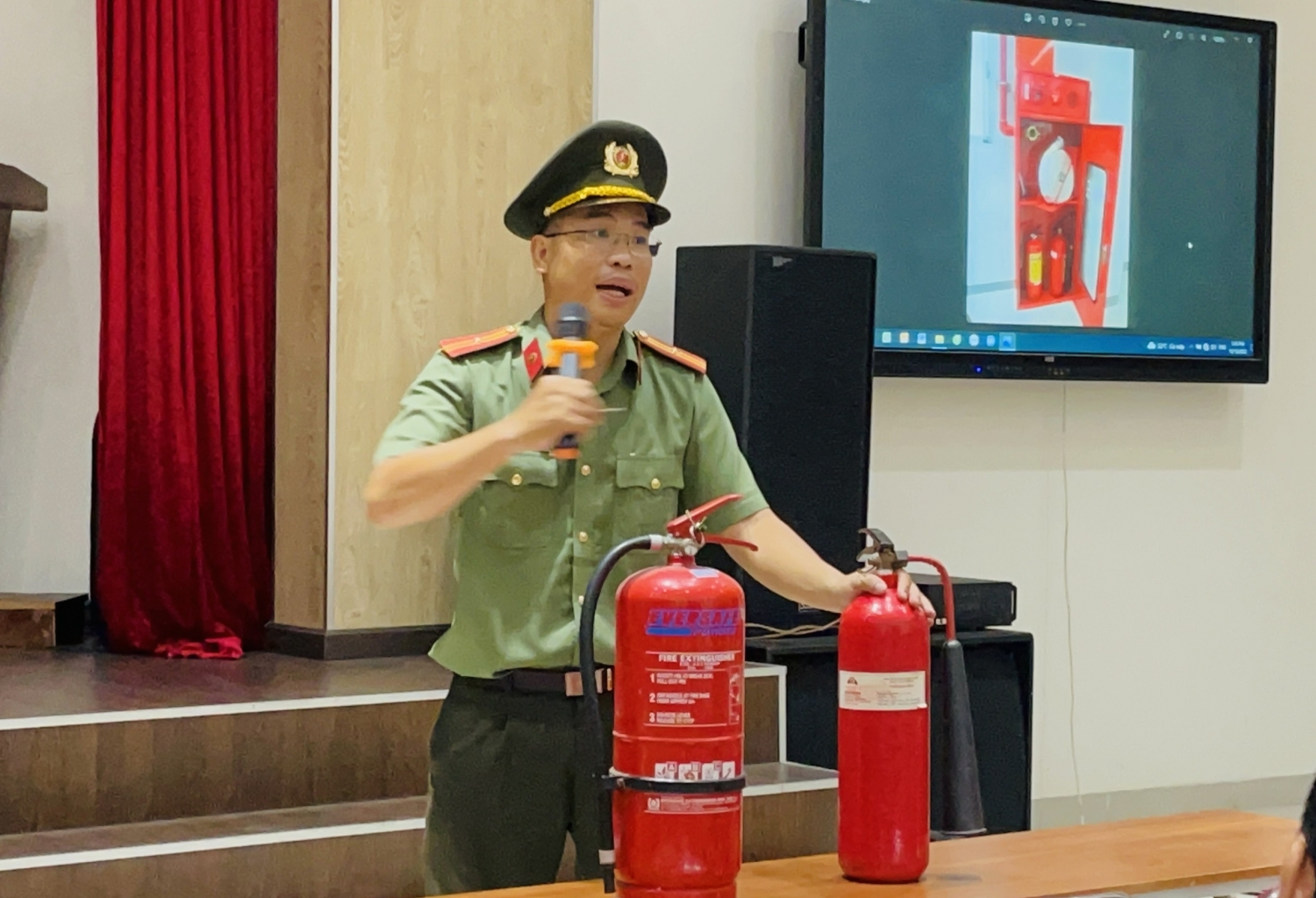 PETROSETCO tăng cường trang bị kiến thức, kỹ năng PCCC cho CBCNV