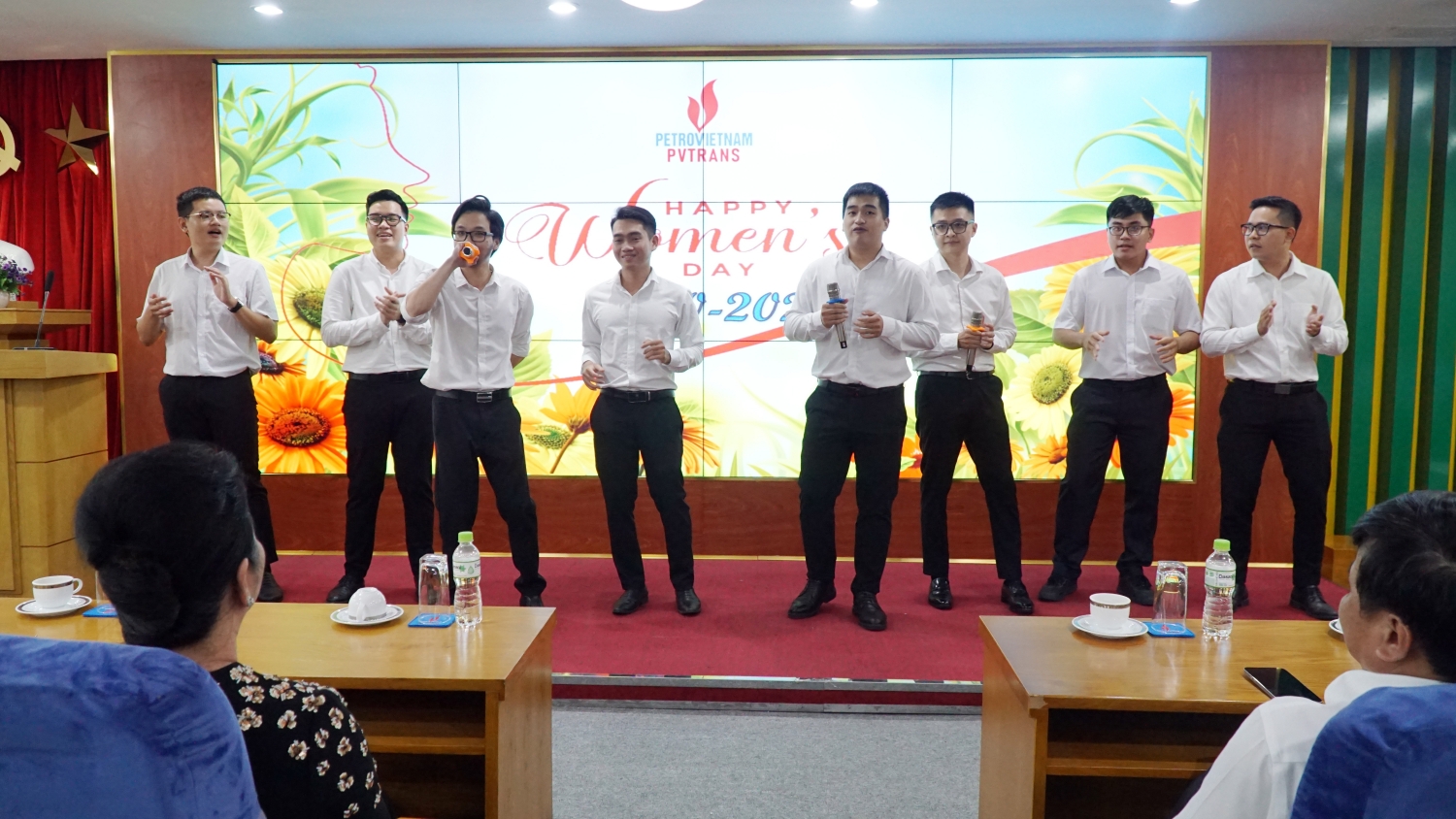 Đoàn Thanh niên PVTrans mang đến cho chương trình những tiết mục văn nghệ vui tươi, như lời chúc mừng ấm ấp đến các nữ CBCNV Tổng công ty