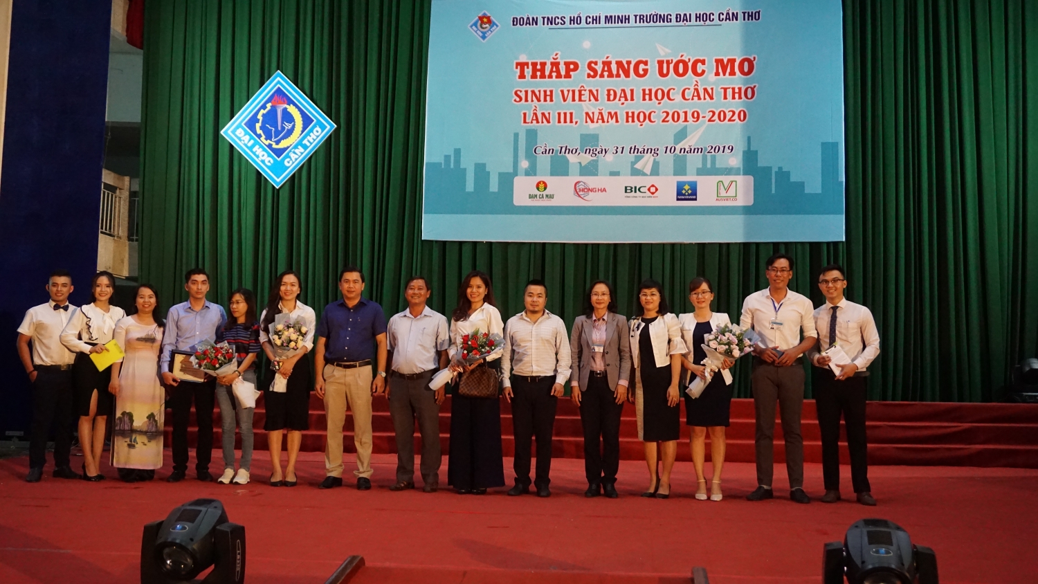hoc bong dam ca mau nac thang buoc tiep cuoc doi