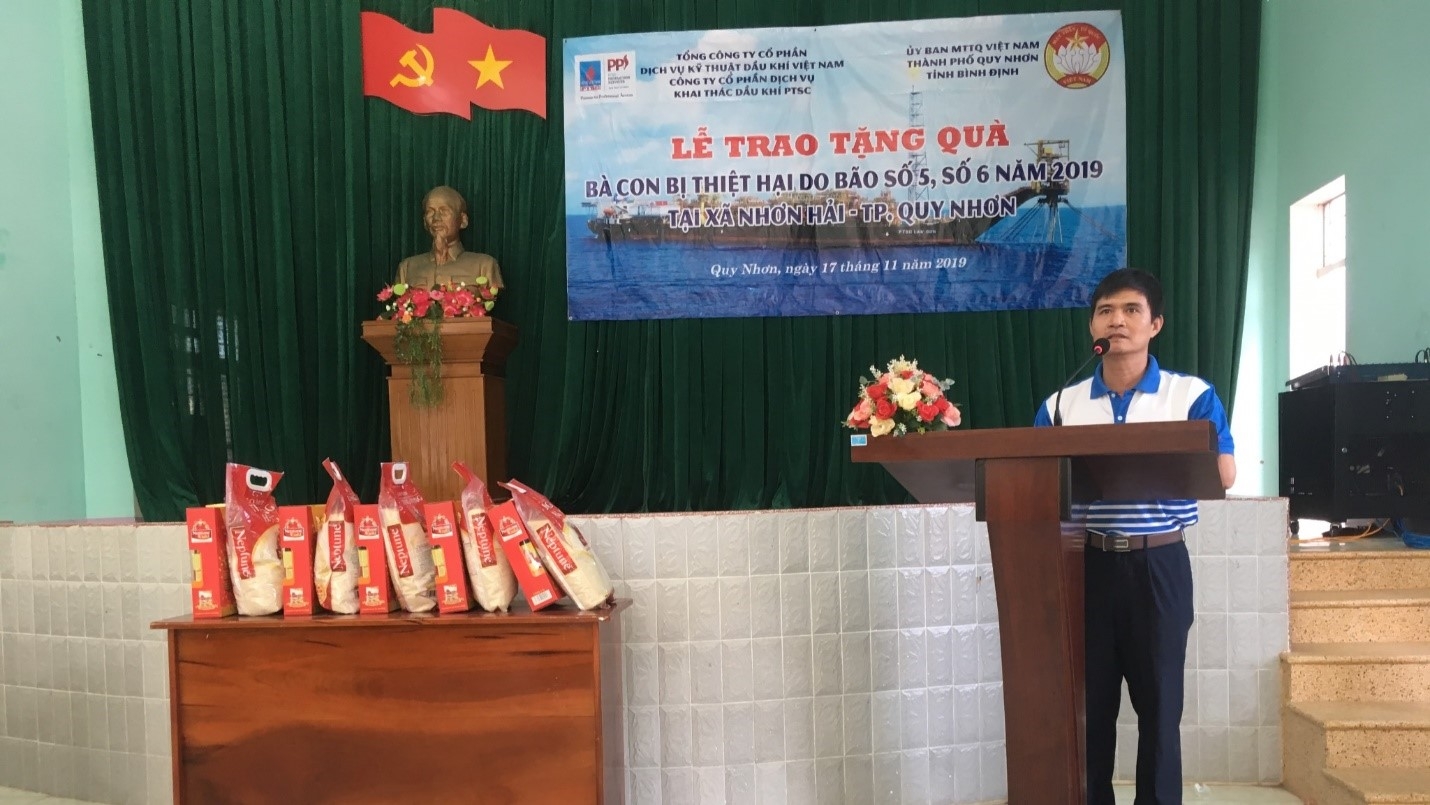 pps tham tang qua cho cac gia dinh bi thiet hai do bao o binh dinh