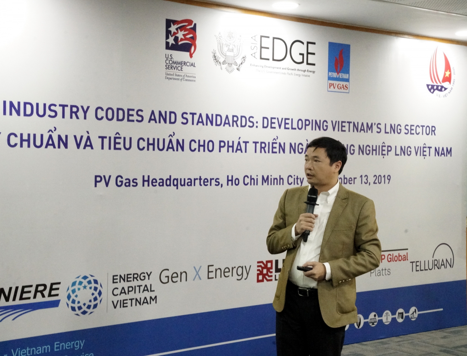 pv gas va phai doan ngoai giao hoa ky to chuc hoi thao ve phat trien lng tai viet nam