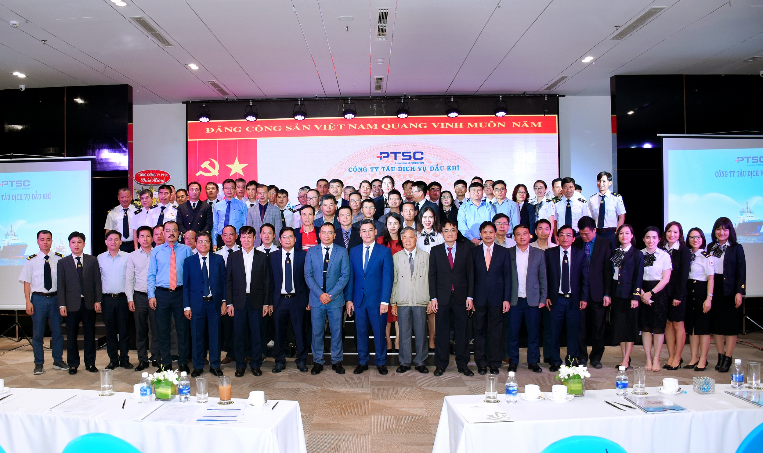 Các đại biểu tham dự Hội nghị