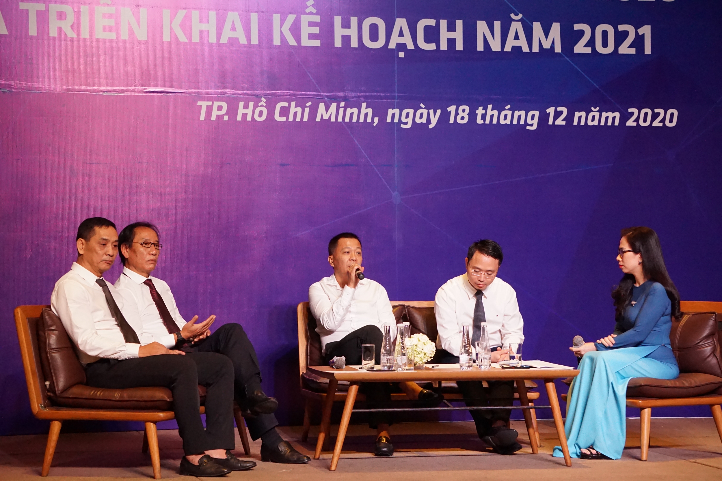 Lãnh đạo Petrosetco đối thoại với người lao động