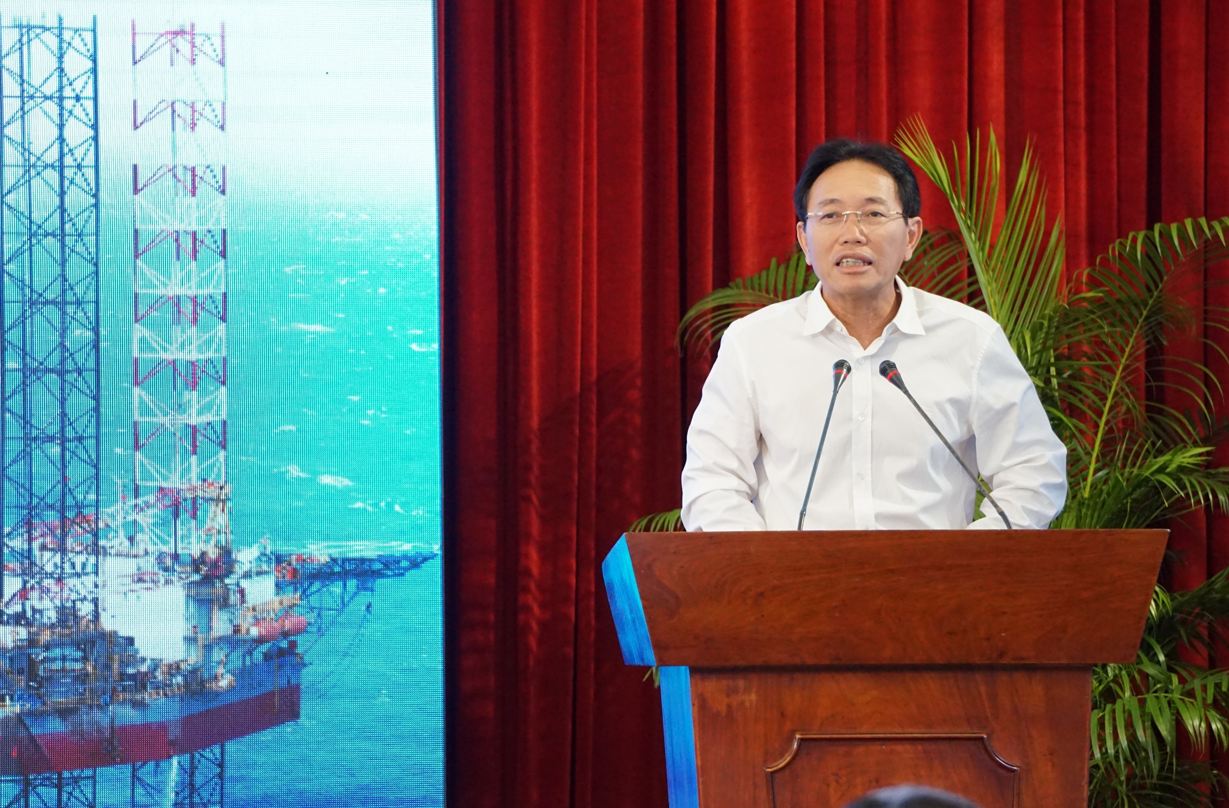 Đồng chí Nguyễn Vũ Trường Sơn - Thành viên HĐTV Tập đoàn phát biểu