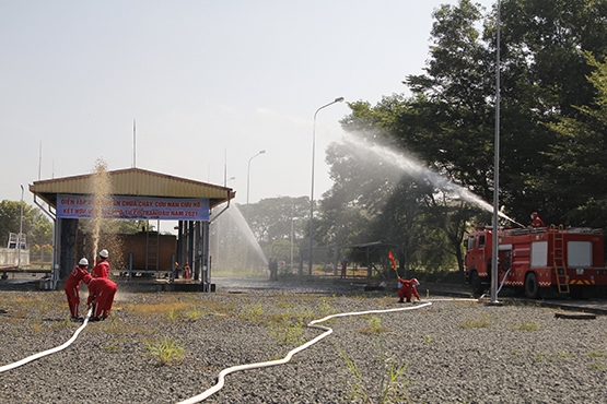 NT2 diễn tập phương án chữa cháy, cứu nạn cứu hộ và ứng phó sự cố tràn dầu năm 2021