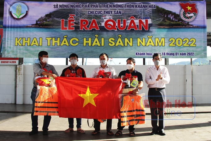 Khánh Hòa: Rộn ràng chuyến biển xuyên Tết