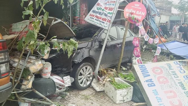 tin tuc 51 khoi to ke doa tung clip sex tong tien nu giao vien o quang binh