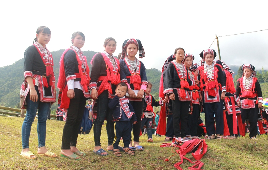 Trang phục truyền thống của phụ nữ Dao đỏ Hoàng Su Phì. Ảnh: P.V