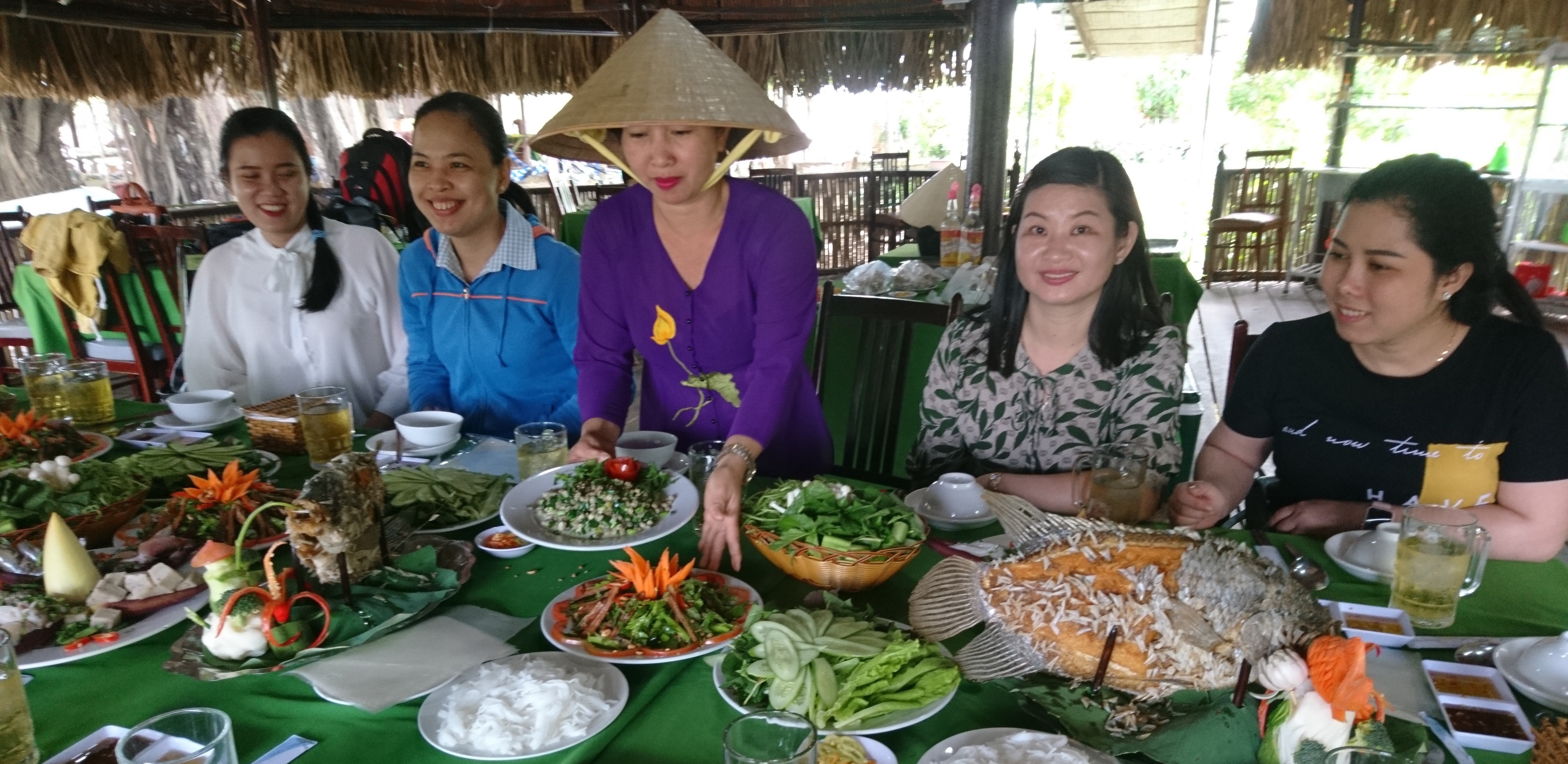 Du Xuân sông nước miệt vườn Vĩnh Long