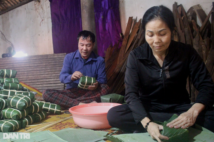 Cận Tết, làng nghề bánh chưng làm quên ăn, quên ngủ  - 1