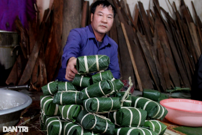 Cận Tết, làng nghề bánh chưng làm quên ăn, quên ngủ  - 6